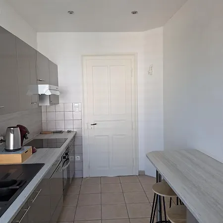 Le Mirage - 2 Chambres, Salon, Cuisine Equipee, Parking Et Wifi Gratuit Apartment *